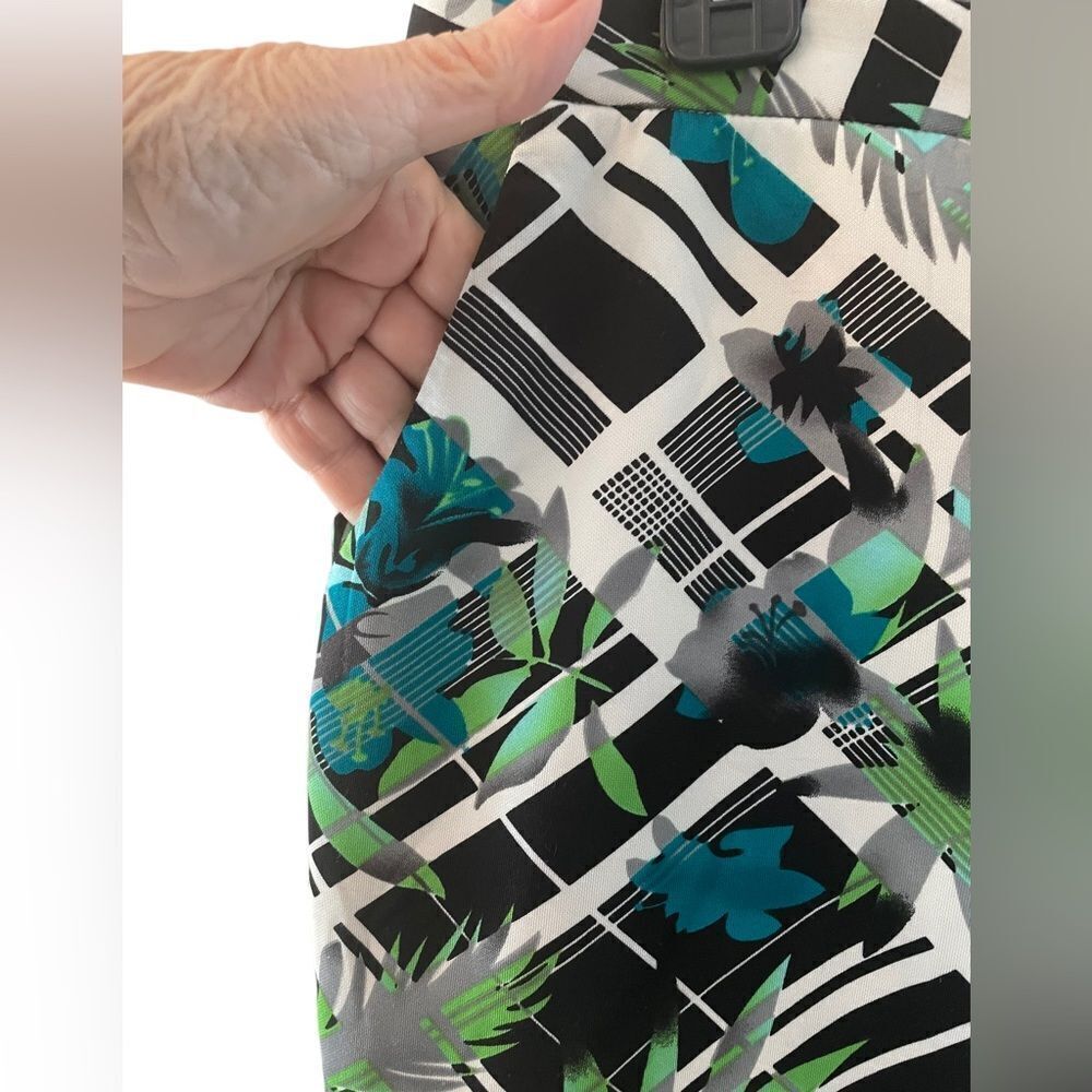 ‎ASHLEY STEWART FLORAL PANTS - Picture 4 of 8